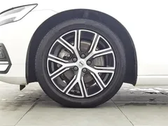 2023 Volvo S60 B4 Luxury, белый — фото 17