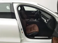 2023 Volvo S60 B4 Luxury, белый — фото 23