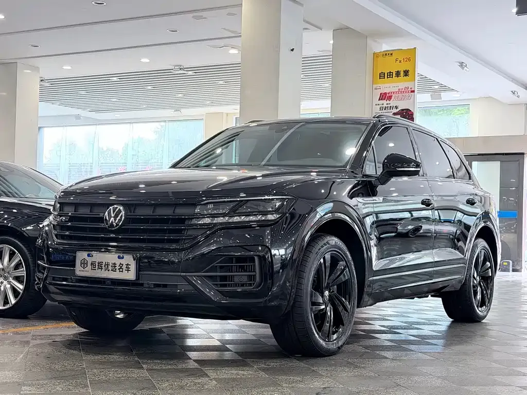 2021 Volkswagen Touareg 3.0TSI Black Sport Package