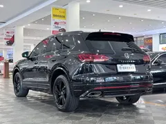 2021 Volkswagen Touareg 3.0TSI Black Sport Package, чёрный — фото 4