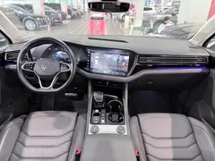2021 Volkswagen Touareg 3.0TSI Black Sport Package, чёрный — фото 8
