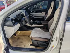 2024 BYD Qin PLUS Honor DM-i PHEV 55km Leading, белый — фото 4