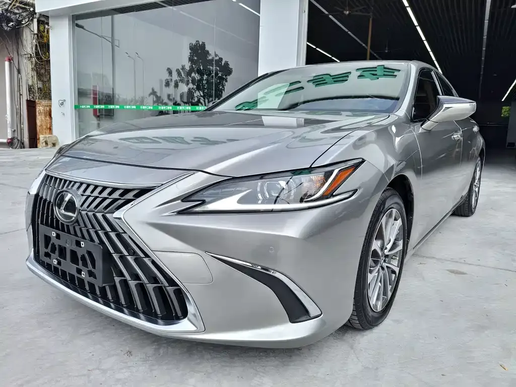2022 Lexus ES 200