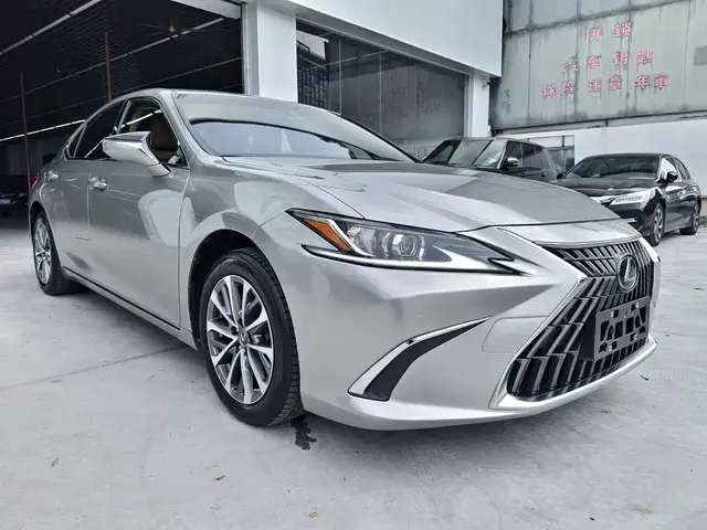 2022 Lexus ES 200