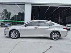 2022 Lexus ES 200 — фото 6