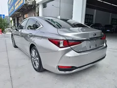 2022 Lexus ES 200 — фото 13