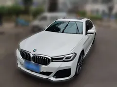 2023 BMW 5 Series 5 530Li M, белый — фото 1