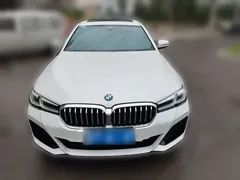 2023 BMW 5 Series 5 530Li M, белый — фото 2