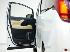 2021 Toyota Alphard Hybrid 2.5L Premium, белый — фото 10