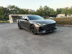 2022 Changan UNI-V 1.5T Premium — фото 3