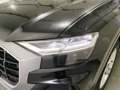2021 Audi Q8 45 TFSI, чёрный — фото 6
