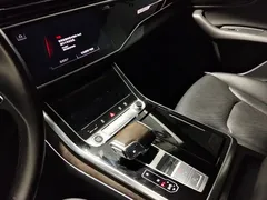 2021 Audi Q8 45 TFSI, чёрный — фото 13