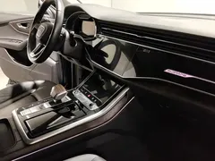 2021 Audi Q8 45 TFSI, чёрный — фото 19