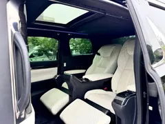 2020 Lexus LM 300h, чёрный — фото 13
