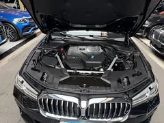 2022 BMW 5 Series 5 525Li M, чёрный — фото 36