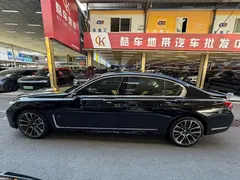 2021 BMW 7 Series 7 740Li M, чёрный — фото 2