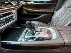 2021 BMW 7 Series 7 740Li M, чёрный — фото 10