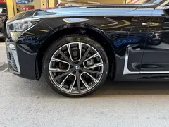 2021 BMW 7 Series 7 740Li M, чёрный — фото 33