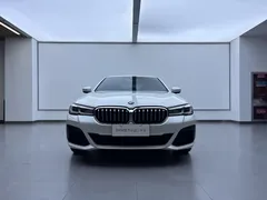 2023 BMW 5 Series 5 530Li M, белый — фото 2
