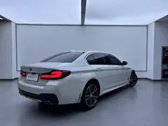 2023 BMW 5 Series 5 530Li M, белый — фото 4