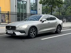 2023 Volvo S60 B4 Luxury — фото 1