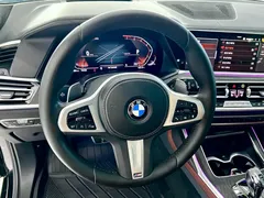 2022 BMW X7 xDrive40i M, чёрный — фото 17