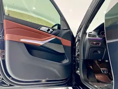 2022 BMW X7 xDrive40i M, чёрный — фото 21