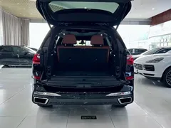2022 BMW X7 xDrive40i M, чёрный — фото 24
