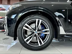 2022 BMW X7 xDrive40i M, чёрный — фото 26