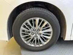 2021 Toyota Alphard Hybrid 2.5L Premium, белый — фото 10