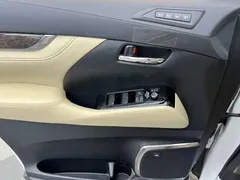 2021 Toyota Alphard Hybrid 2.5L Premium, белый — фото 17