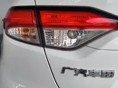 2022 Toyota Levin Hybrid 1.8H E-CVT Luxury, белый — фото 30