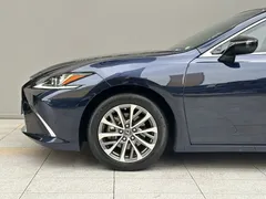 2021 Lexus ES 300h, синий — фото 5