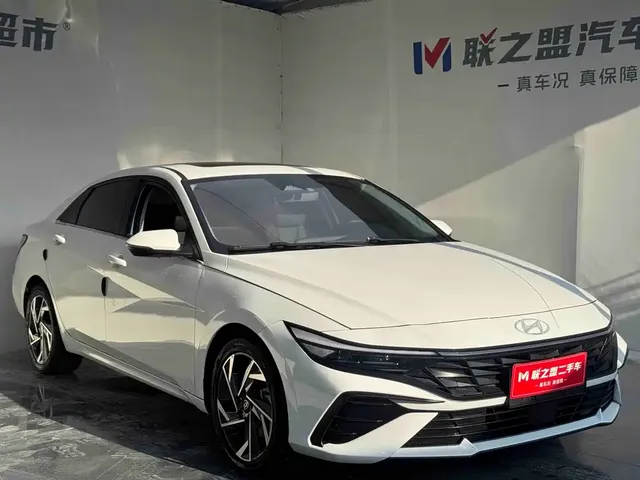 2023 Hyundai Elantra 1.5L CVT LUX Premium