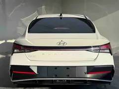 2023 Hyundai Elantra 1.5L CVT LUX Premium, белый — фото 5