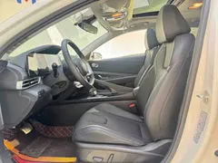 2023 Hyundai Elantra 1.5L CVT LUX Premium, белый — фото 7