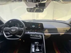 2023 Hyundai Elantra 1.5L CVT LUX Premium, белый — фото 12