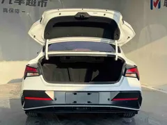 2023 Hyundai Elantra 1.5L CVT LUX Premium, белый — фото 30