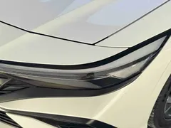 2023 Hyundai Elantra 1.5L CVT LUX Premium, белый — фото 36