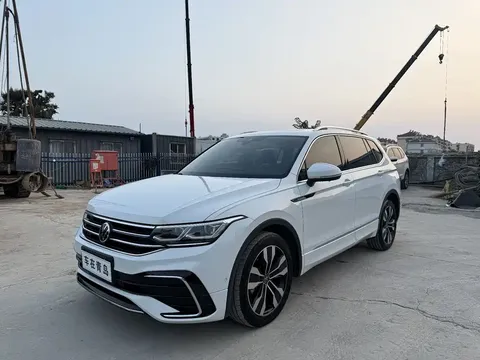 2023 Volkswagen Tiguan L 330TSI R-Line