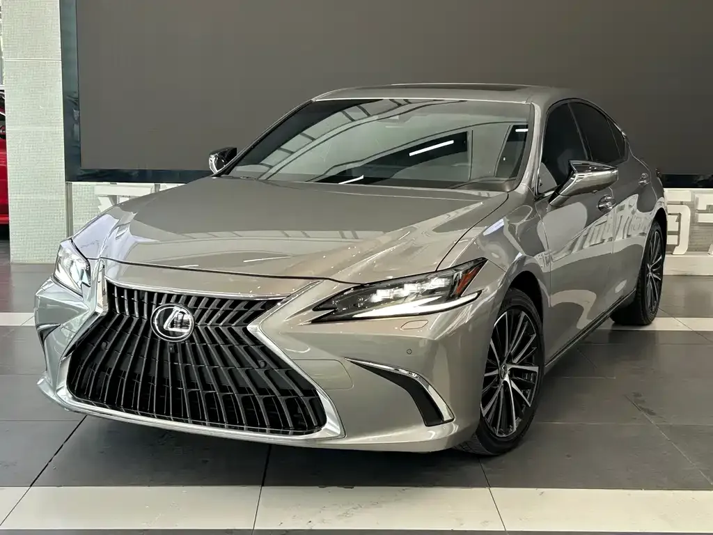 2022 Lexus ES 300h Premium