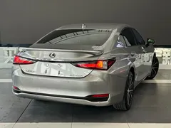 2022 Lexus ES 300h Premium — фото 4
