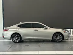 2022 Lexus ES 300h Premium — фото 7