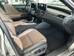 2022 Lexus ES 300h Premium — фото 8