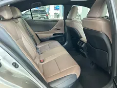 2022 Lexus ES 300h Premium — фото 9
