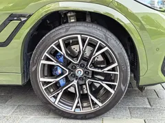 2022 BMW X6 M, зелёный — фото 4