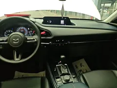 2020 Mazda CX-30 2.0L AT, белый — фото 13