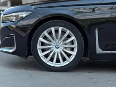 2021 BMW 7 Series 730Li, чёрный — фото 7