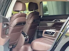 2021 BMW 7 Series 730Li, чёрный — фото 11