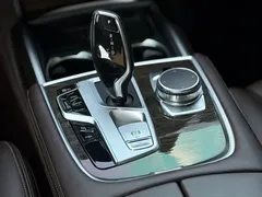 2021 BMW 7 Series 730Li, чёрный — фото 17